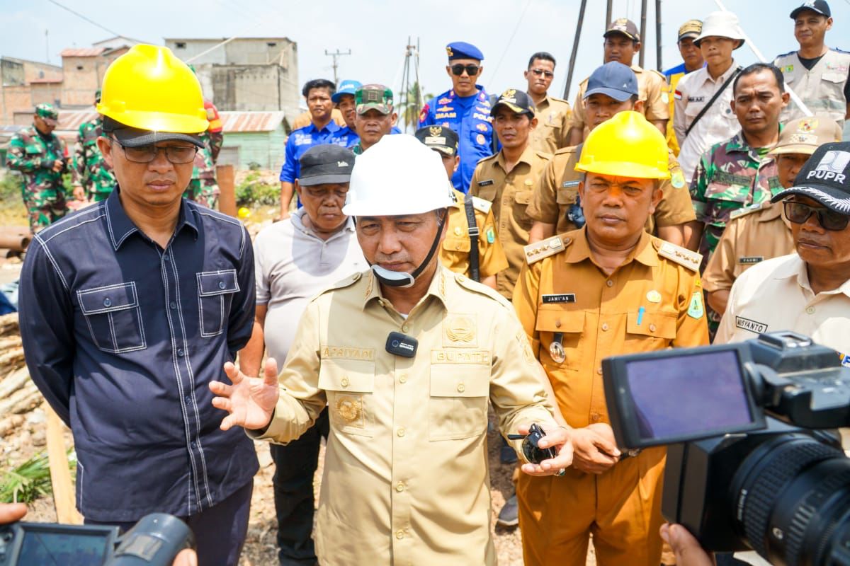 Pj Bupati Apriyadi Bangun Jembatan dan Perbaiki 36 Kilometer Jalan di Lalan