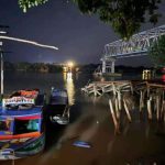 Jembatan Lalan Muba Roboh Ditabrak Tongkang Batubara.