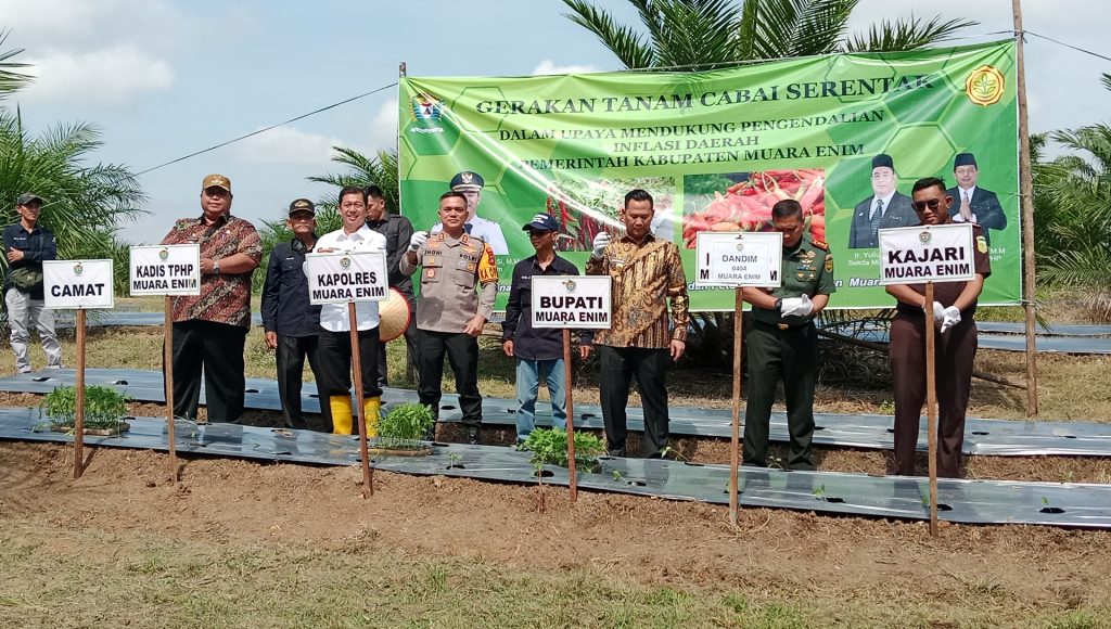 PJ BUPATI MUARA ENIM MEMBUKA GERAKAN TANAM CABE SERENTAK DI MUARA ENIM