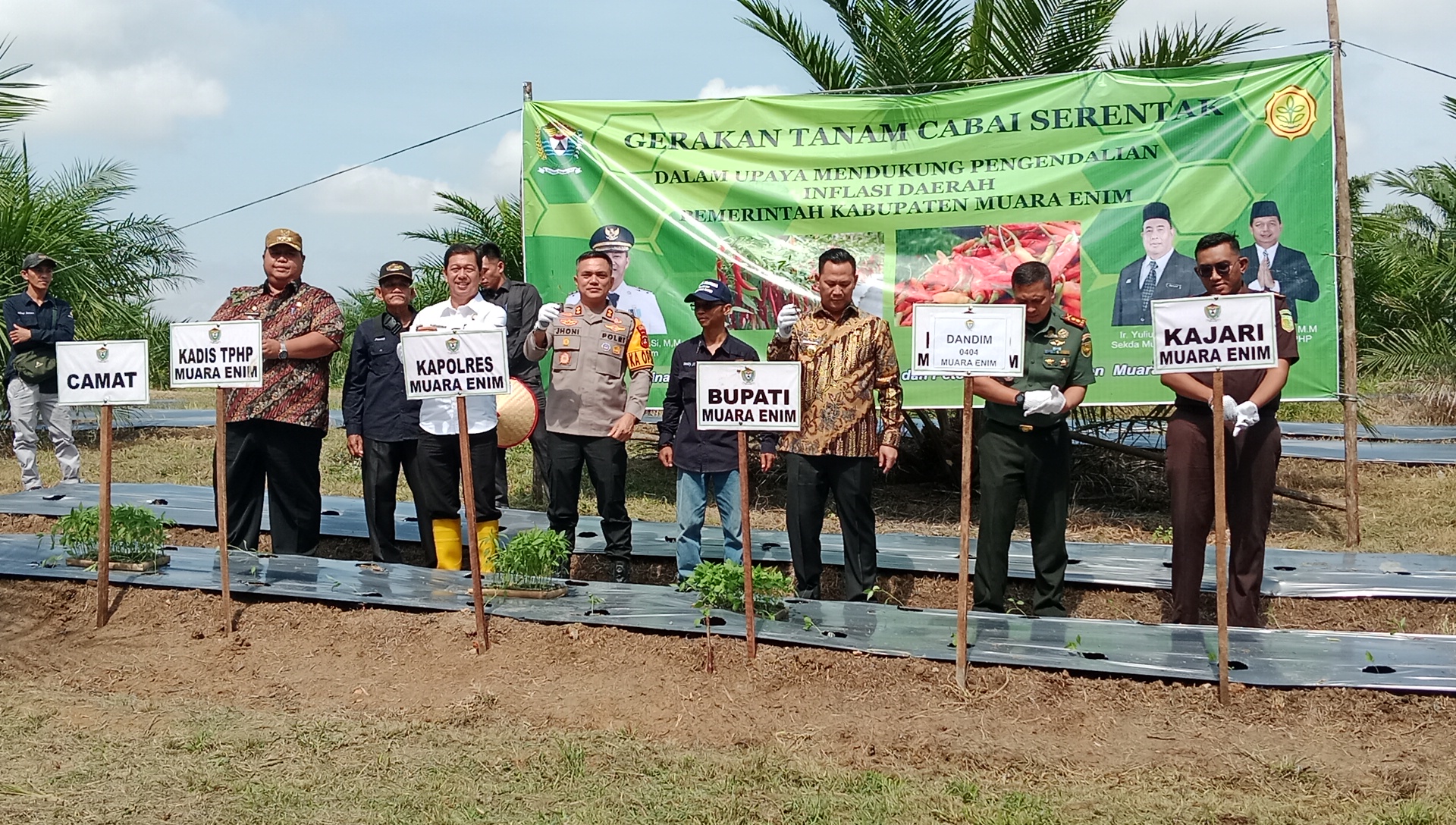 PJ BUPATI MUARA ENIM MEMBUKA GERAKAN TANAM CABE SERENTAK DI MUARA ENIM