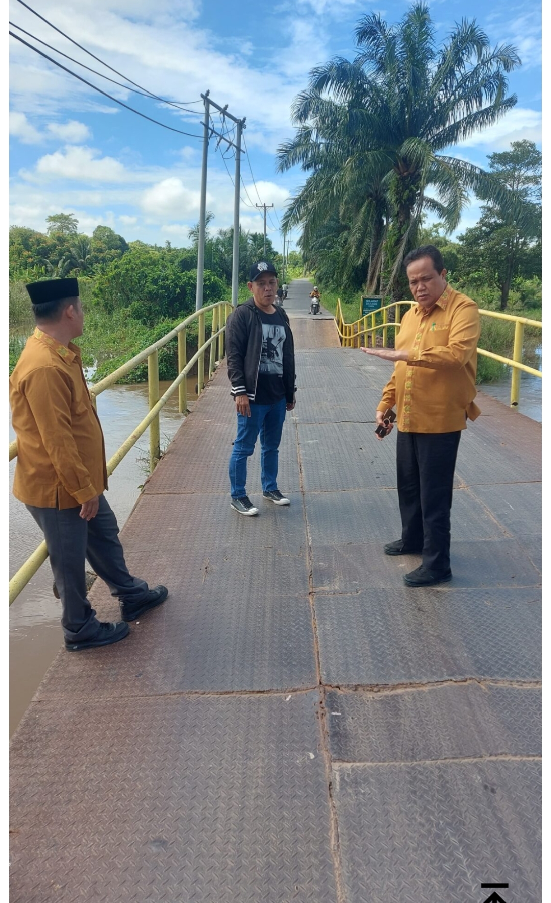 Diterjang Arus Deras, Bupati Panca Perintahkan Dinas PUPR Gercep Perbaiki Jembatan Besi Lubuk Lekam