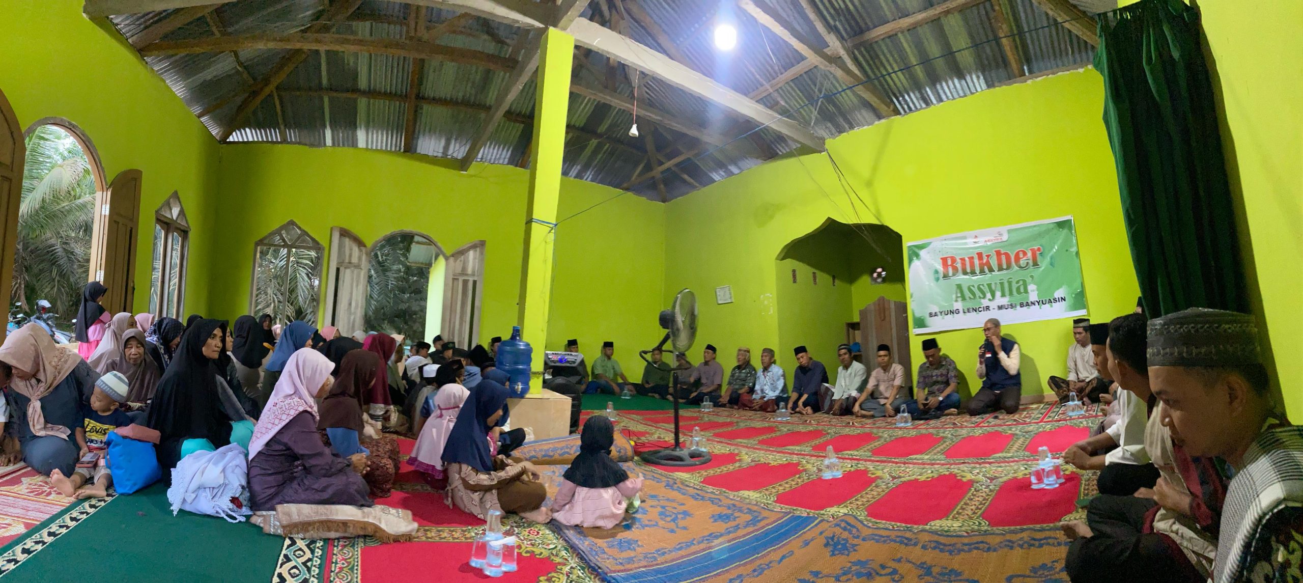 Buka Bersama Dengan Yayasan Asyiffa’ Di Mushola Al-Fatah RT 13 Kecamatan Bayung Lencir