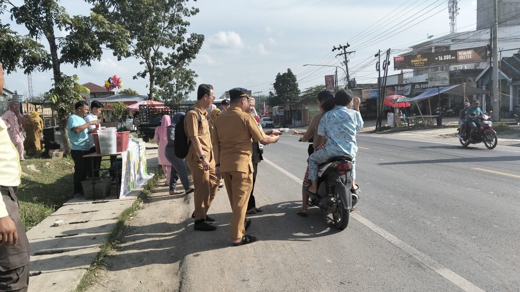 RSUD Bayung Lencir Berbagi Takjil: Wujud Kepedulian di Bulan Ramadhan